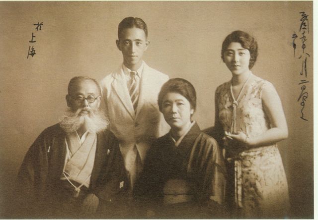4-18、照片：梅屋莊吉一家在上海的合影.jpg