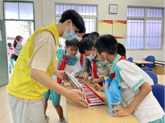 阜沙鎮(zhèn)禁毒信息〔2022〕第254期--【禁毒攻堅】“無毒青春，健康校園”—阜沙鎮(zhèn)開展禁毒宣傳進(jìn)校園