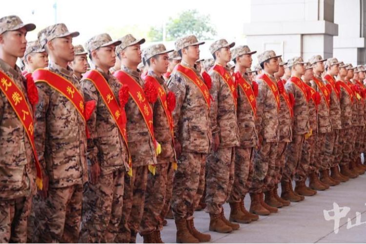 青春披甲赴軍營！中山歡送數(shù)百新兵入伍